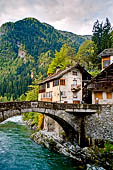 Valsesia, Campertogno - Ponte in pietra sul Sesia 